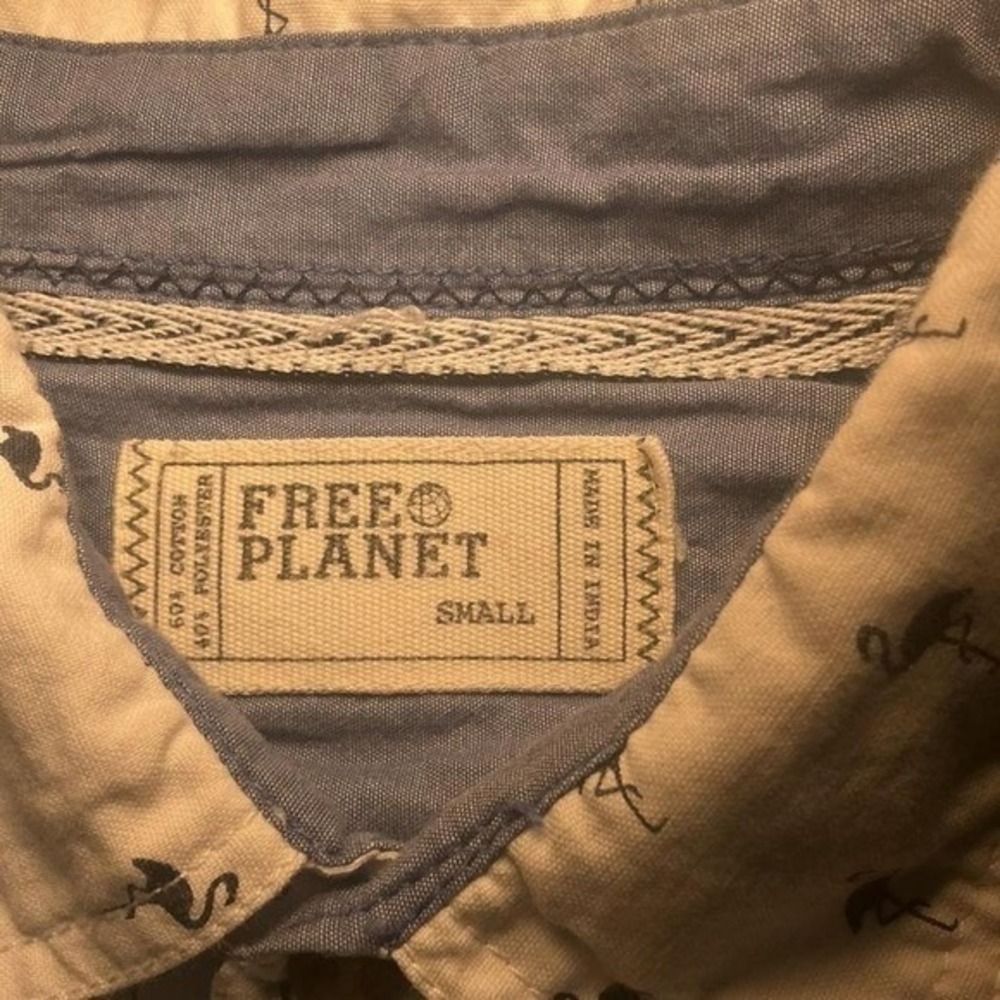 Free Planet White Blue Flamingo Print Button Up Shirt Size S NWT Short Sleeve - Picture 3 of 4